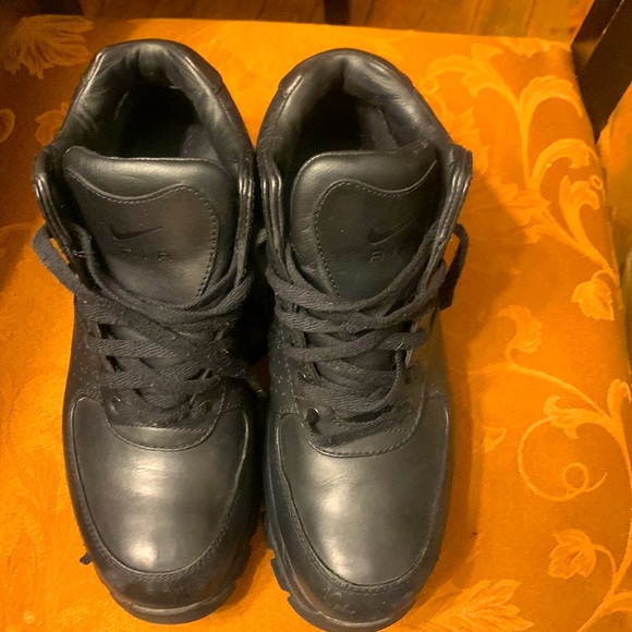 Shoes🥾 - Picture 1 of 5